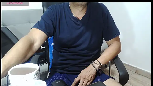 latinmartin73 online show from March 12, 12:29 am