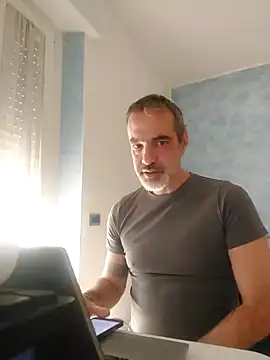 Snapshot of Marcolino183 chatting on March 6, 9:14 am Marcolino183 online show from March 6, 9:14 am