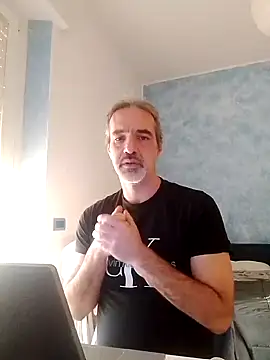 Snapshot of Marcolino183 chatting on January 14, 9:24 am Marcolino183 online show from January 14, 9:24 am