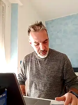 Snapshot of Marcolino183 chatting on February 21, 11:33 am Marcolino183 online show from February 21, 11:33 am