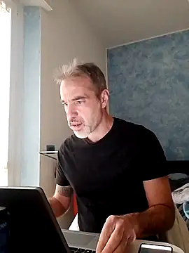 Snapshot of Marcolino183 chatting on February 11, 10:37 am Marcolino183 online show from February 11, 10:37 am