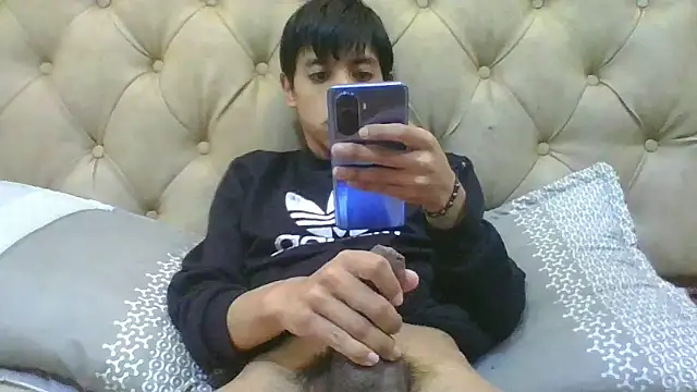 Snapshot of danuel23 chatting on December 18, 4:06 pm danuel23 online show from December 18, 4:06 pm