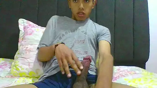 Snapshot of danuel23 chatting on October 27, 7:38 pm danuel23 online show from October 27, 7:38 pm