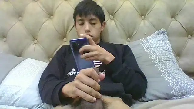 Snapshot of danuel23 chatting on December 21, 2:37 pm danuel23 online show from December 21, 2:37 pm