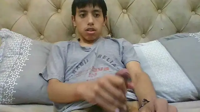 Snapshot of danuel23 chatting on December 11, 8:05 pm danuel23 online show from December 11, 8:05 pm