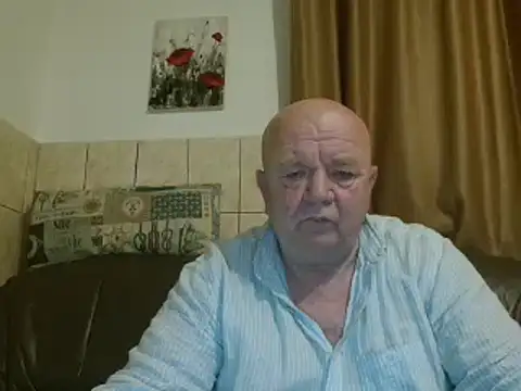 Snapshot of fullballs6 chatting on February 11, 1:41 am fullballs6 online show from February 11, 1:41 am