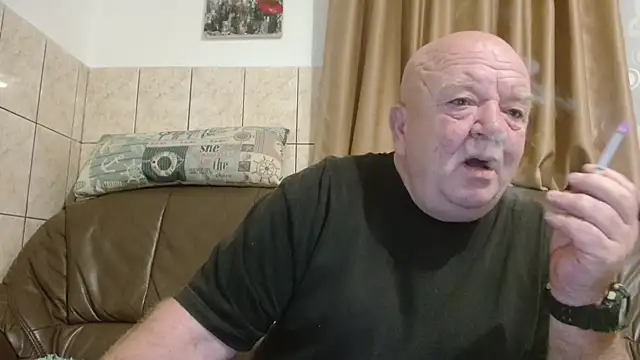 Snapshot of fullballs6 chatting on October 17, 2:37 am fullballs6 online show from October 17, 2:37 am