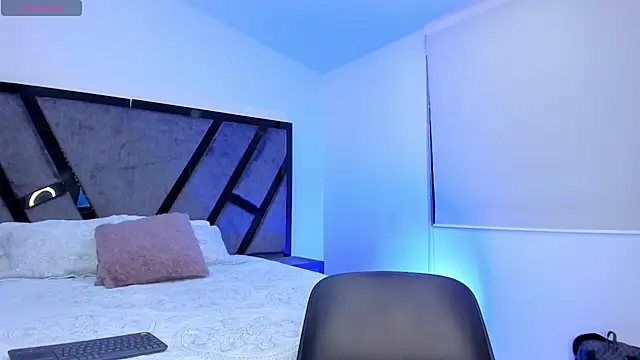 Snapshot of EthanTravis_ chatting on January 21, 5:06 am EthanTravis  online show from January 21, 5:06 am