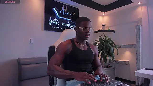 Snapshot of EthanTravis_ chatting on March 5, 6:23 pm EthanTravis  online show from March 5, 6:23 pm