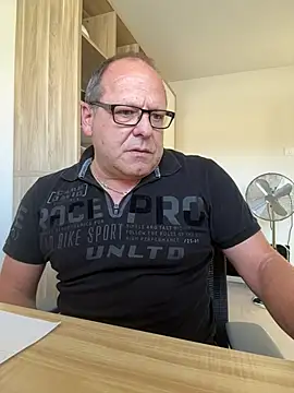 coupleLatinaLovers online show from July 28, 6:10 am