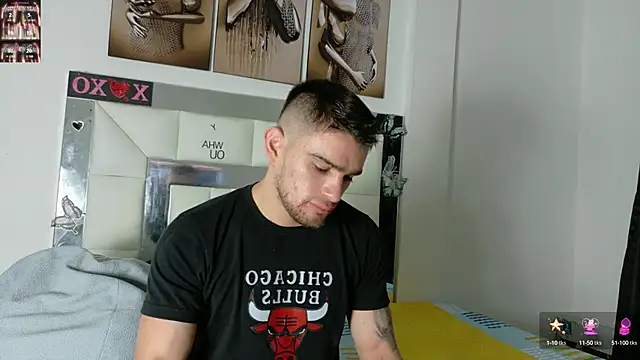 Snapshot of Sexy_Alejandro_ chatting on February 15, 11:50 am Sexy Alejandro  online show from February 15, 11:50 am