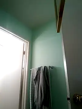 Snapshot of NewKing100 chatting on February 23, 12:15 am NewKing100 online show from February 23, 12:15 am