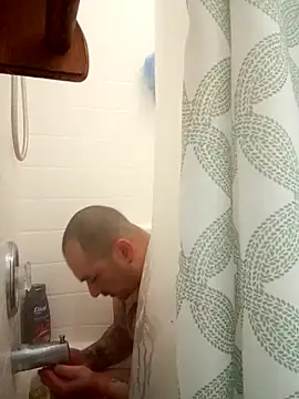 Snapshot of NewKing100 chatting on December 5, 1:47 am NewKing100 online show from December 5, 1:47 am