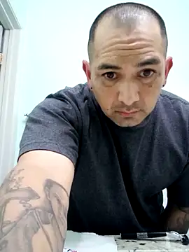 Snapshot of NewKing100 chatting on December 18, 3:26 am NewKing100 online show from December 18, 3:26 am