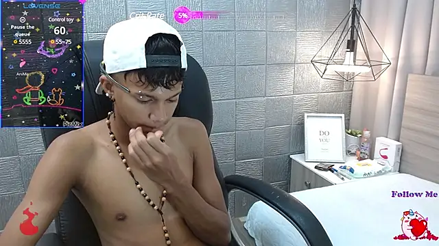 Snapshot of loistwink_ chatting on December 27, 3:09 am loistwink  online show from December 27, 3:09 am