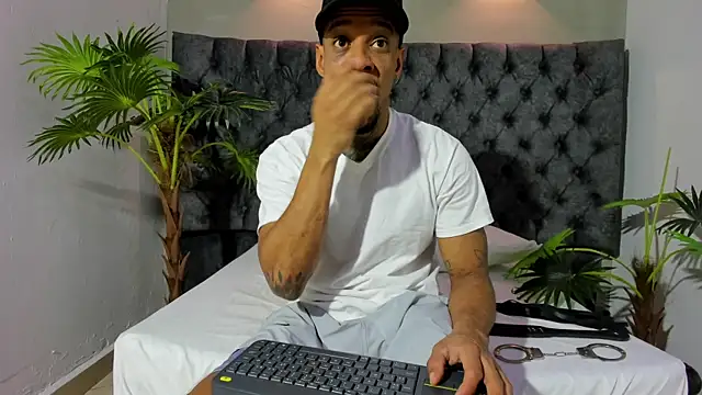 Salomon koude online show from April 24, 1:24 pm