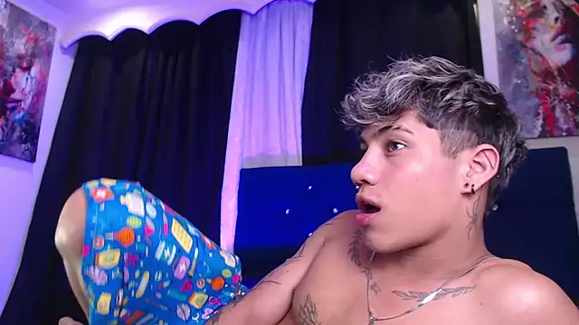 Sexys Boys Hot1 online show from May 31, 2:01 am