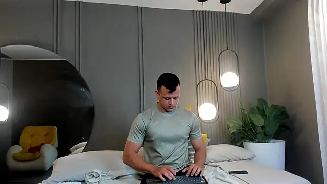 Snapshot of Alex_towers chatting on January 2, 7:18 pm Alex towers online show from January 2, 7:18 pm