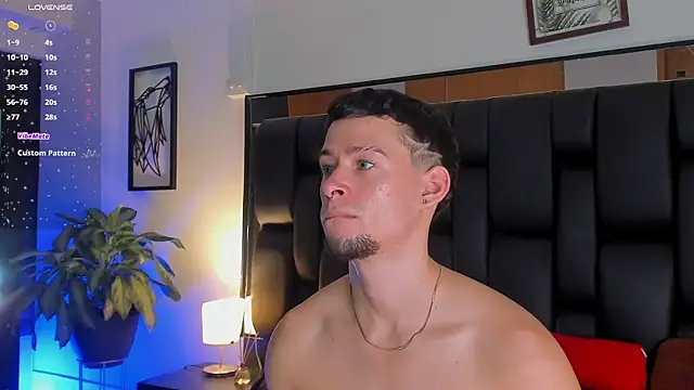 JadeSmiith  online show from October 7, 10:25 pm