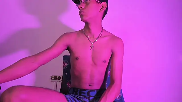 Nick Collins18 online show from December 10, 9:00 pm