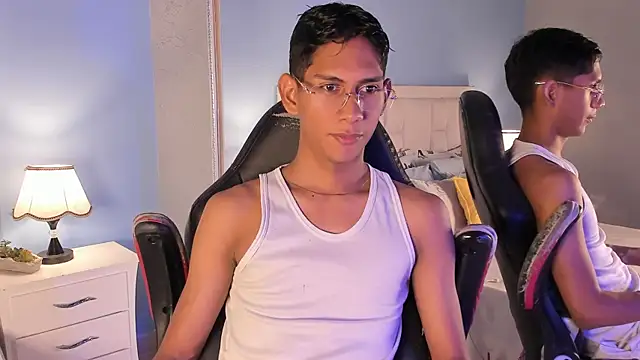 Nick Collins18 online show from October 16, 9:01 pm