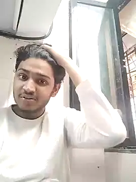 Snapshot of heartless__95 chatting on February 6, 6:29 am heartless  95 online show from February 6, 6:29 am