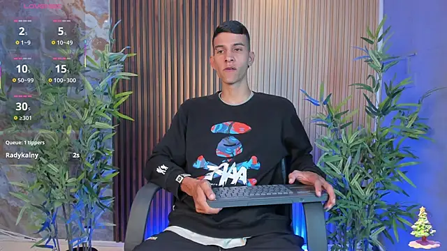 Aaron Scoot online show from December 18, 12:45 pm