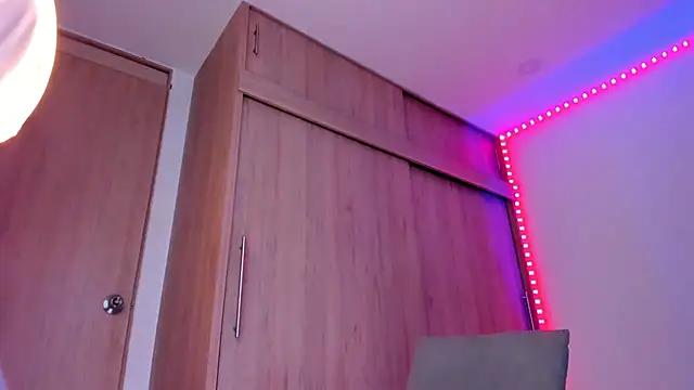 aldrinwhite online show from February 5, 5:42 pm