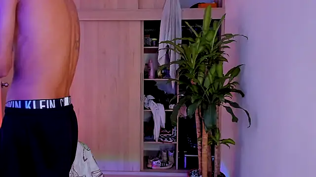 aldrinwhite online show from November 18, 4:44 pm