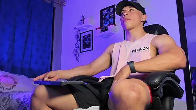 ThomsEvery  online show from September 10, 3:27 am