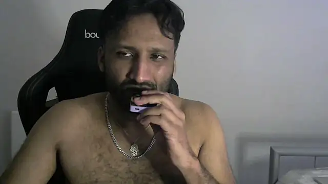 Snapshot of shadthebiguy chatting on March 12, 12:26 pm shadthebiguy online show from March 12, 12:26 pm