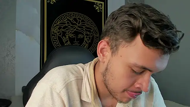 Desmon Clark online show from December 23, 8:03 pm