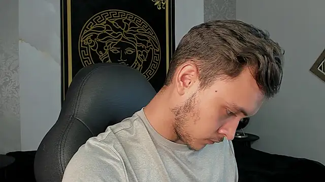 Desmon Clark online show from December 28, 8:58 pm