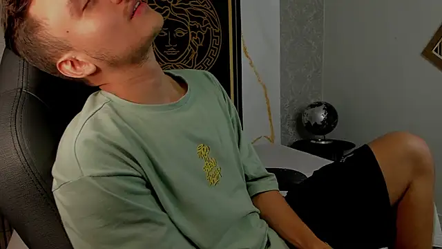 Desmon Clark online show from February 27, 2:30 am