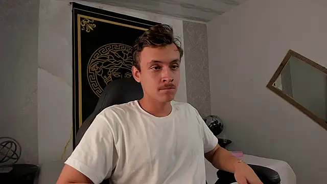 Desmon Clark online show from February 11, 7:59 pm