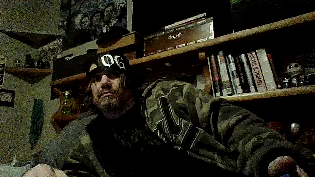 Snapshot of clitstitsandbongrips chatting on December 17, 10:44 am clitstitsandbongrips online show from December 17, 10:44 am