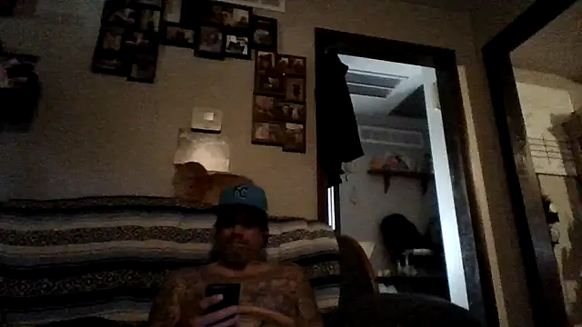 Snapshot of clitstitsandbongrips chatting on October 5, 8:57 pm clitstitsandbongrips online show from October 5, 8:57 pm