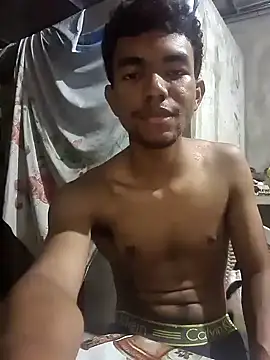 Snapshot of Reynold2608 chatting on December 28, 4:41 am Reynold2608 online show from December 28, 4:41 am