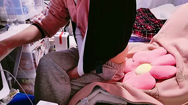 Snapshot of Im_IVE_LOVE chatting on December 12, 2:11 pm Im IVE LOVE online show from December 12, 2:11 pm