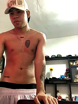 logannth online show from December 20, 9:33 pm