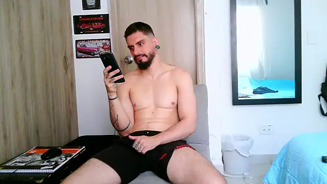 Aaron kwok28 online show from February 24, 10:21 pm