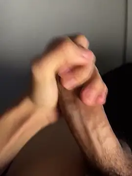 Snapshot of biggblck18 chatting on December 10, 10:27 pm biggblck18 online show from December 10, 10:27 pm