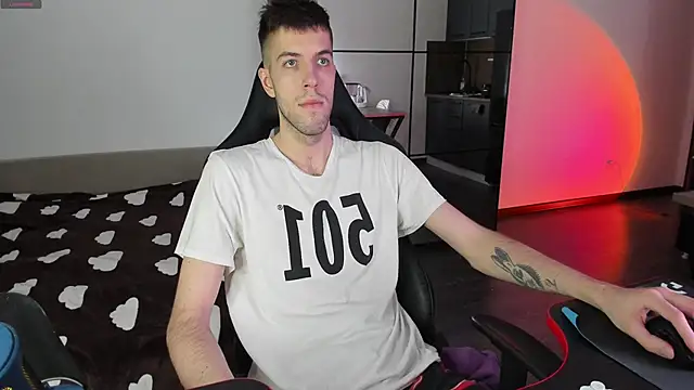 White Dylan online show from March 8, 8:57 pm