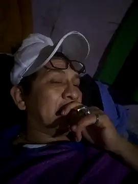 Snapshot of ardiente47 chatting on October 12, 12:37 am ardiente47 online show from October 12, 12:37 am