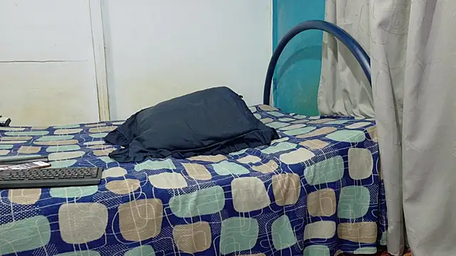 zackmontieel online show from December 19, 9:39 am