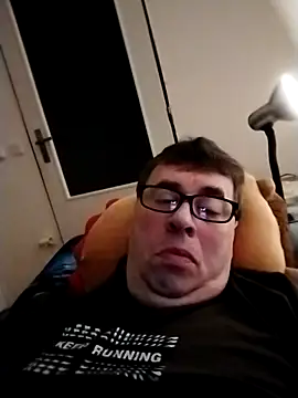 Snapshot of Lisak951 chatting on December 16, 6:21 am Lisak951 online show from December 16, 6:21 am