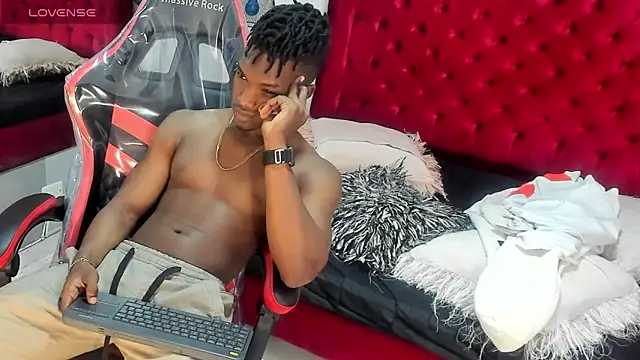 Snapshot of KENDER21_ chatting on January 15, 12:04 pm KENDER21  online show from January 15, 12:04 pm