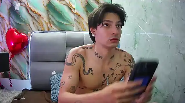 Snapshot of Apolo_Hidalgo01 chatting on February 9, 4:18 pm Apolo Hidalgo01 online show from February 9, 4:18 pm