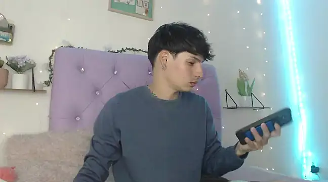 Snapshot of Apolo_Hidalgo01 chatting on March 2, 4:47 pm Apolo Hidalgo01 online show from March 2, 4:47 pm