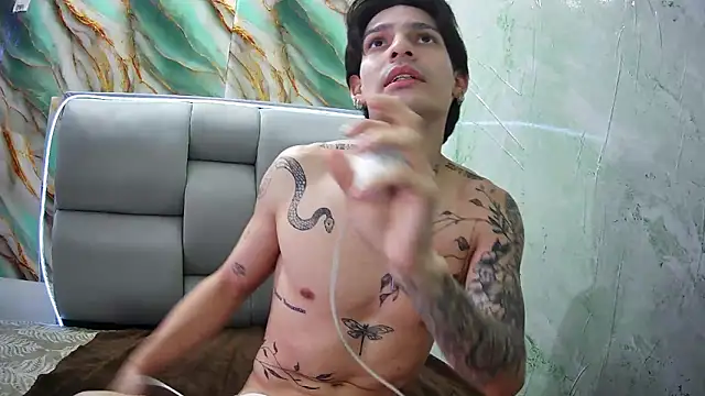 Snapshot of Apolo_Hidalgo01 chatting on February 3, 4:10 pm Apolo Hidalgo01 online show from February 3, 4:10 pm